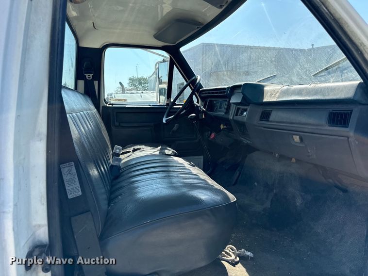 image for item OG9620 1994 Ford F700  vacuum truck