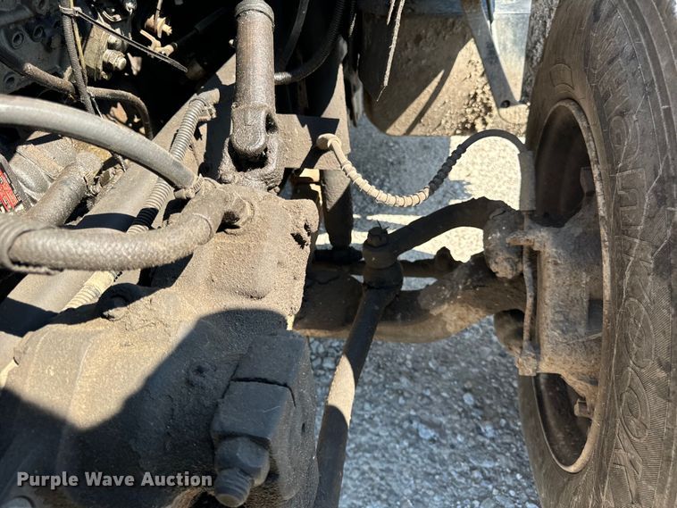 image for item OG9620 1994 Ford F700  vacuum truck