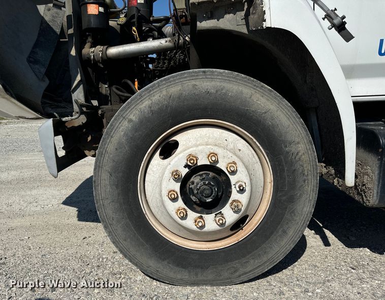 image for item OG9620 1994 Ford F700  vacuum truck