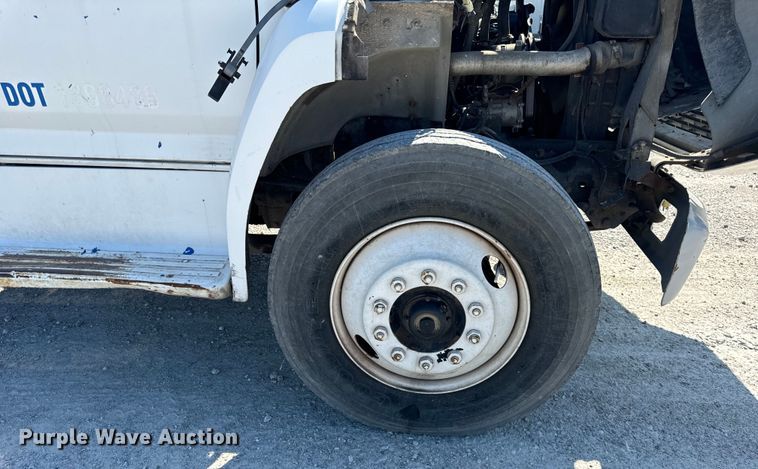 image for item OG9620 1994 Ford F700  vacuum truck