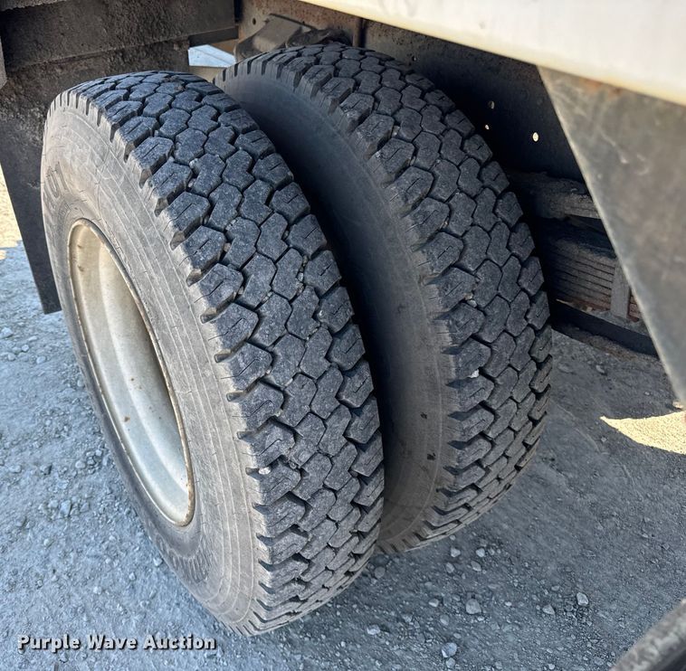 image for item OG9620 1994 Ford F700  vacuum truck