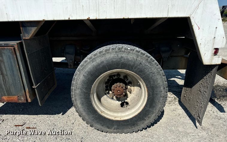 image for item OG9620 1994 Ford F700  vacuum truck