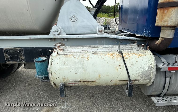 image for item OG9622 2001 Kenworth  T800 ready mix truck