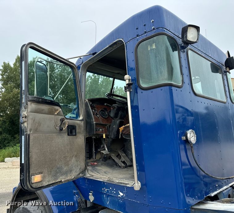 image for item OG9622 2001 Kenworth  T800 ready mix truck