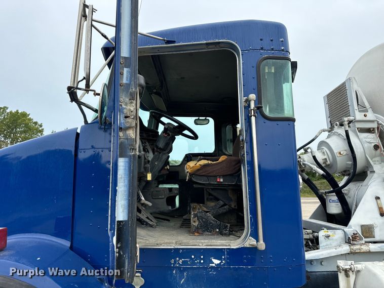 image for item OG9622 2001 Kenworth  T800 ready mix truck