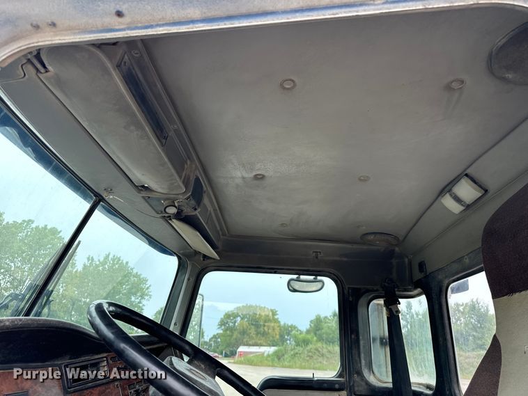 image for item OG9622 2001 Kenworth  T800 ready mix truck