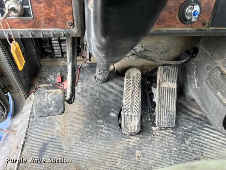 image for item OG9622 2001 Kenworth  T800 ready mix truck