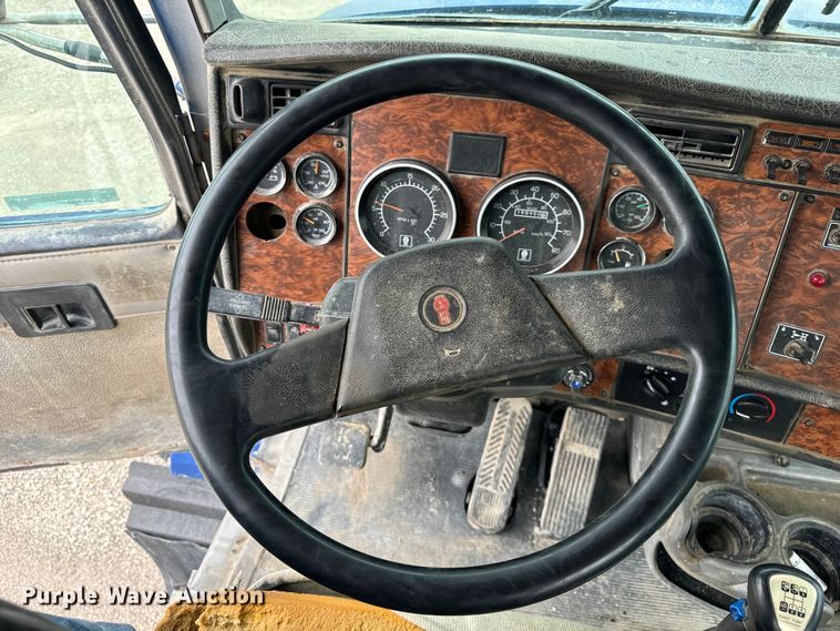 image for item OG9622 2001 Kenworth  T800 ready mix truck