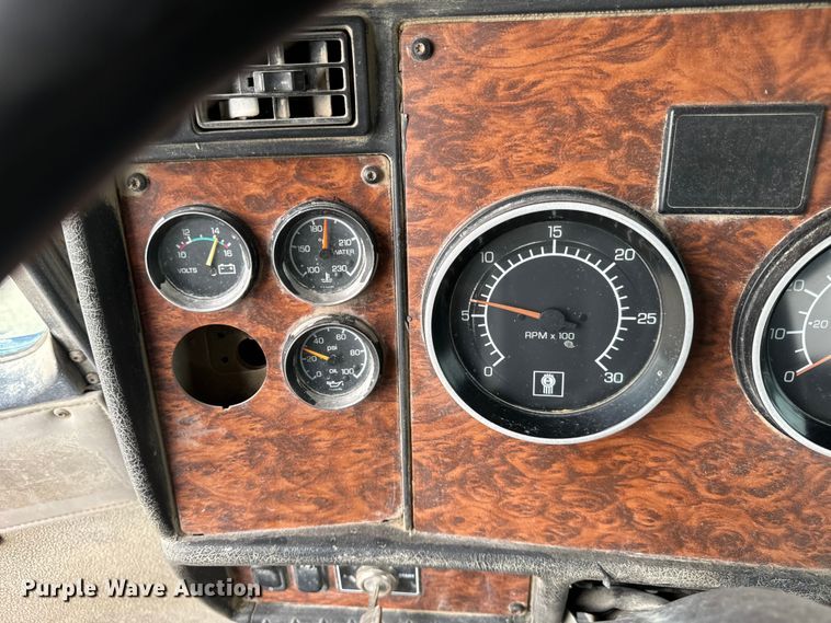 image for item OG9622 2001 Kenworth  T800 ready mix truck