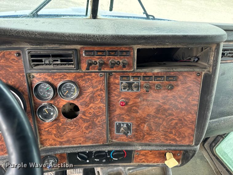 image for item OG9622 2001 Kenworth  T800 ready mix truck