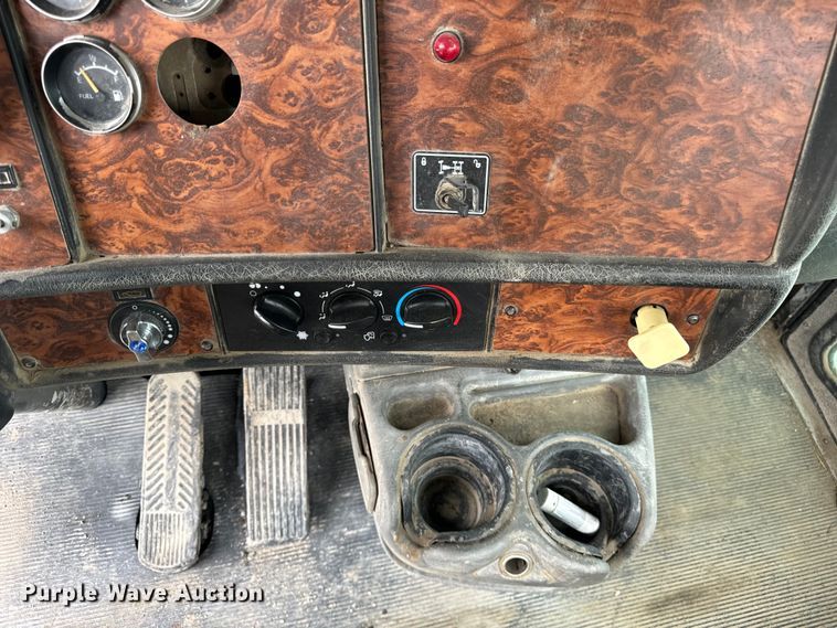 image for item OG9622 2001 Kenworth  T800 ready mix truck