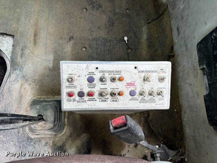 image for item OG9622 2001 Kenworth  T800 ready mix truck