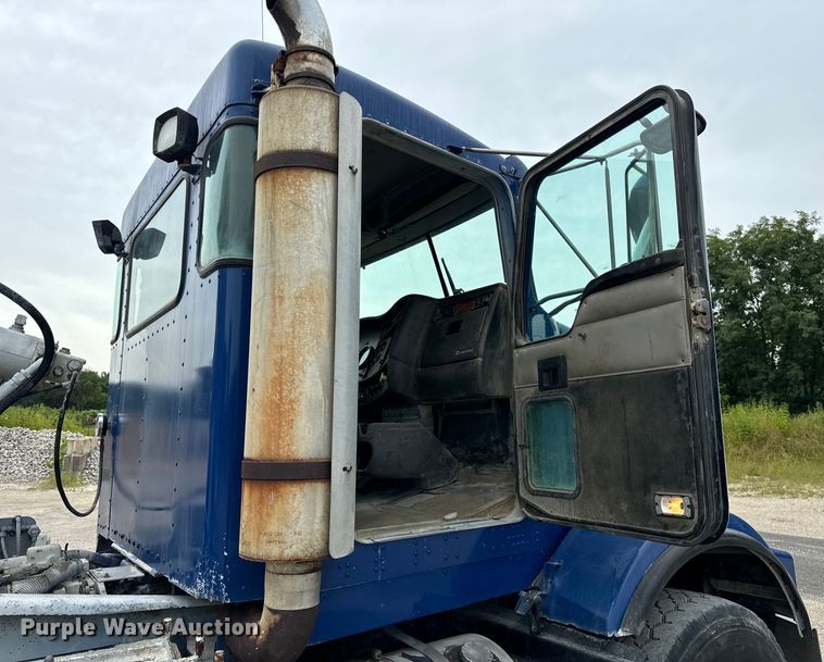 image for item OG9622 2001 Kenworth  T800 ready mix truck