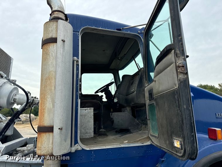 image for item OG9622 2001 Kenworth  T800 ready mix truck