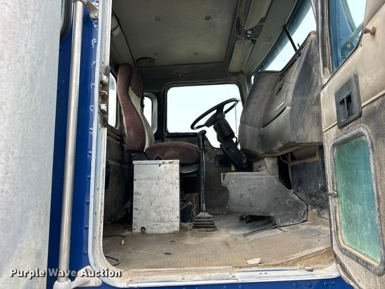 image for item OG9622 2001 Kenworth  T800 ready mix truck