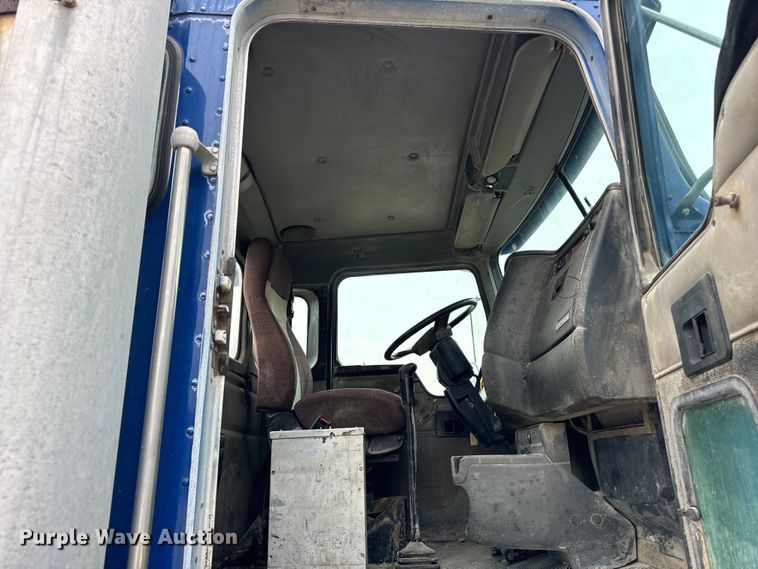 image for item OG9622 2001 Kenworth  T800 ready mix truck