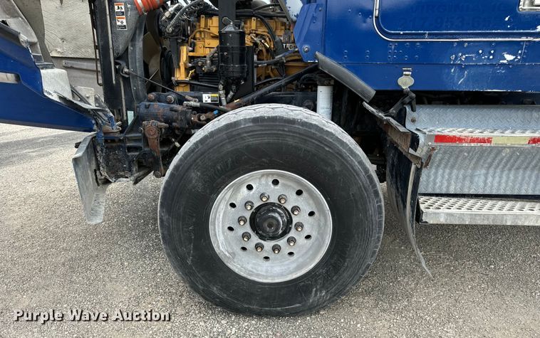 image for item OG9622 2001 Kenworth  T800 ready mix truck