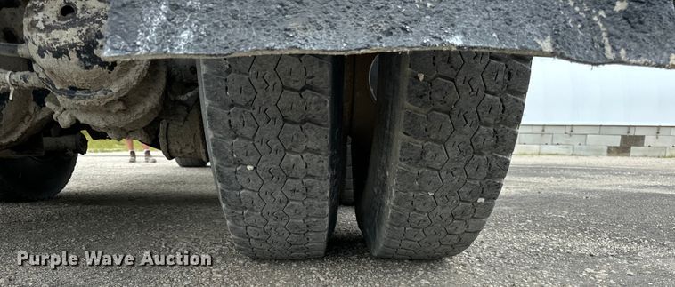 image for item OG9622 2001 Kenworth  T800 ready mix truck