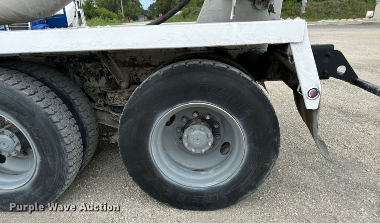 image for item OG9622 2001 Kenworth  T800 ready mix truck