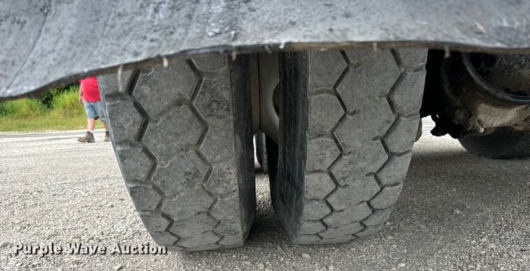 image for item OG9622 2001 Kenworth  T800 ready mix truck