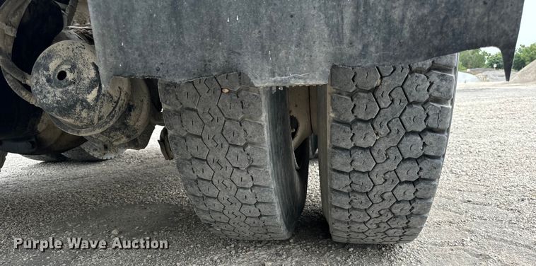 image for item OG9622 2001 Kenworth  T800 ready mix truck