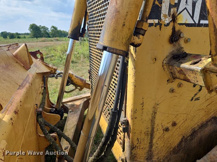 image for item OJ9789 1995 Caterpillar  D6H dozer