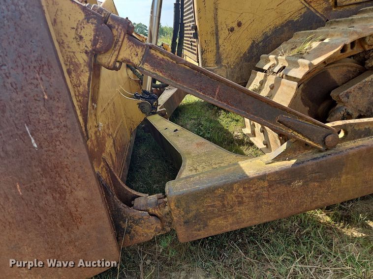 image for item OJ9789 1995 Caterpillar  D6H dozer