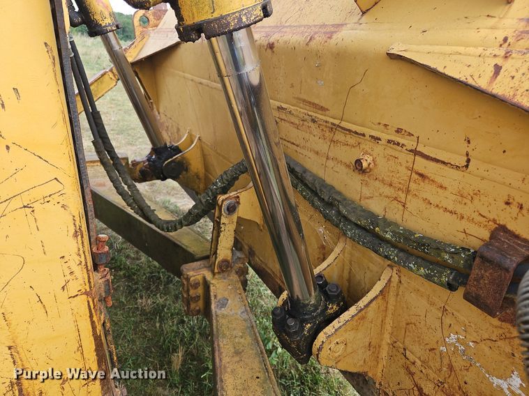 image for item OJ9789 1995 Caterpillar  D6H dozer