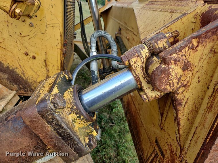 image for item OJ9789 1995 Caterpillar  D6H dozer