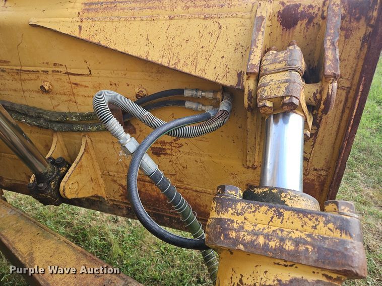 image for item OJ9789 1995 Caterpillar  D6H dozer