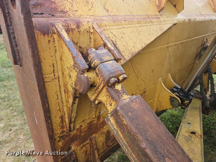 image for item OJ9789 1995 Caterpillar  D6H dozer