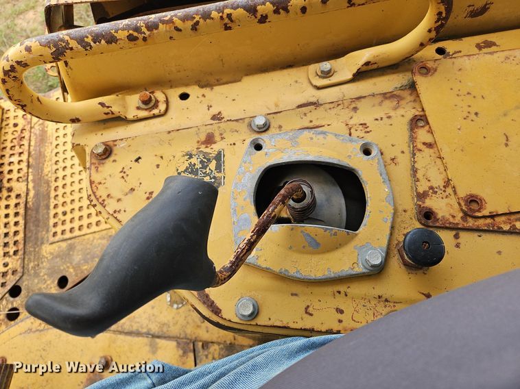 image for item OJ9789 1995 Caterpillar  D6H dozer