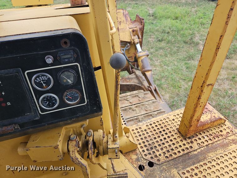 image for item OJ9789 1995 Caterpillar  D6H dozer