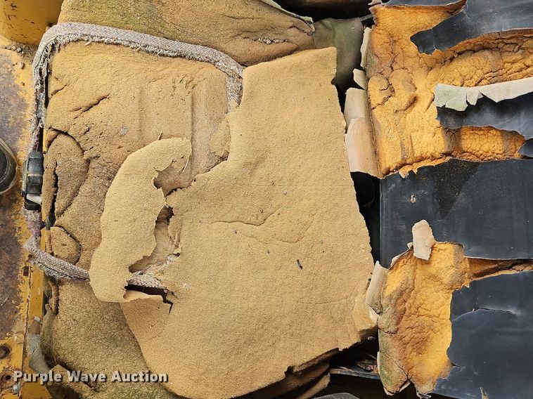 image for item OJ9789 1995 Caterpillar  D6H dozer