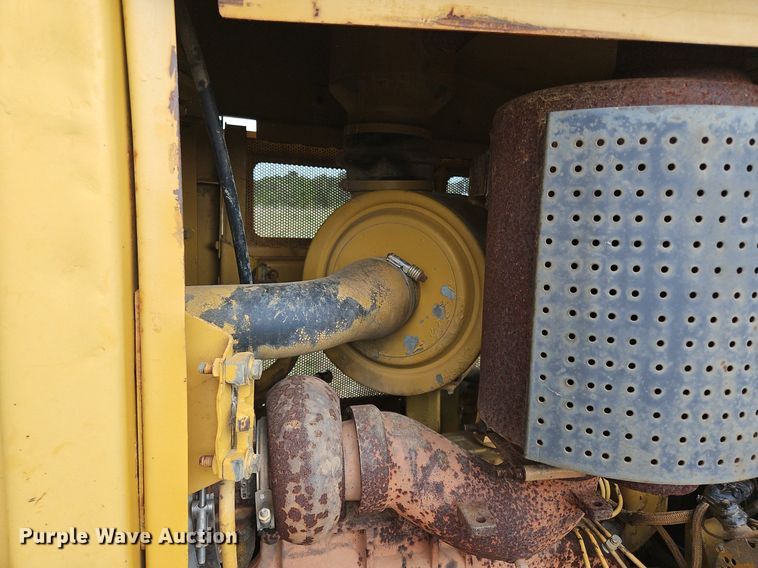 image for item OJ9789 1995 Caterpillar  D6H dozer