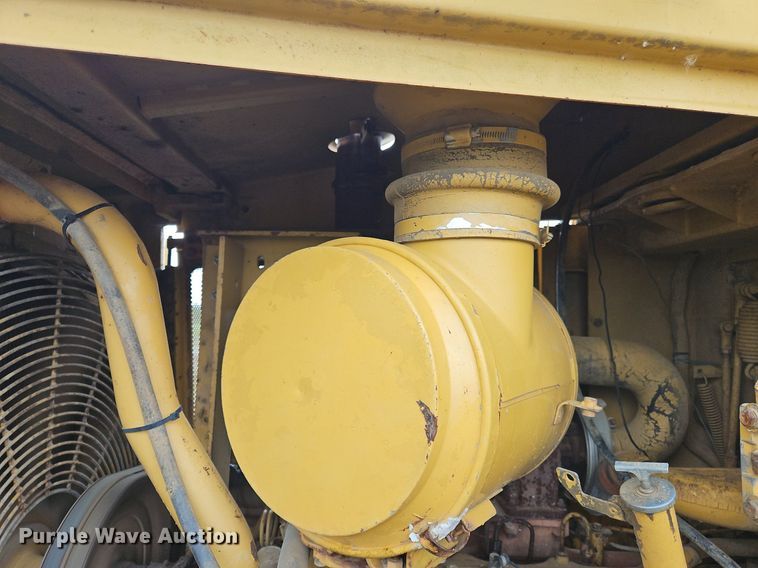 image for item OJ9789 1995 Caterpillar  D6H dozer