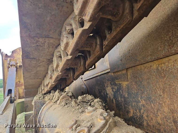 image for item OJ9789 1995 Caterpillar  D6H dozer