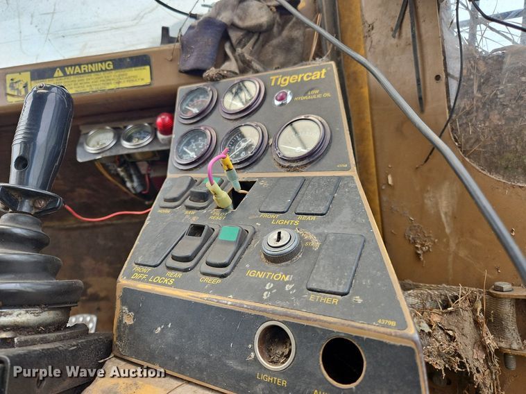 image for item OJ9793 2002 Tigercat 720C feller buncher