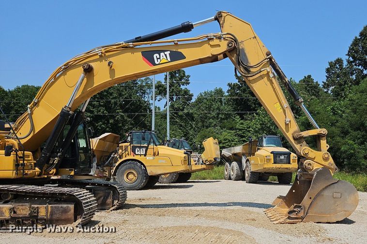 image for item OJ9799 2018 Caterpillar  349FL excavator