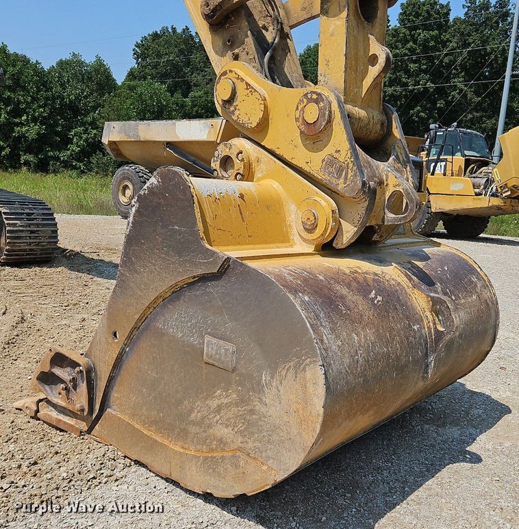image for item OJ9799 2018 Caterpillar  349FL excavator