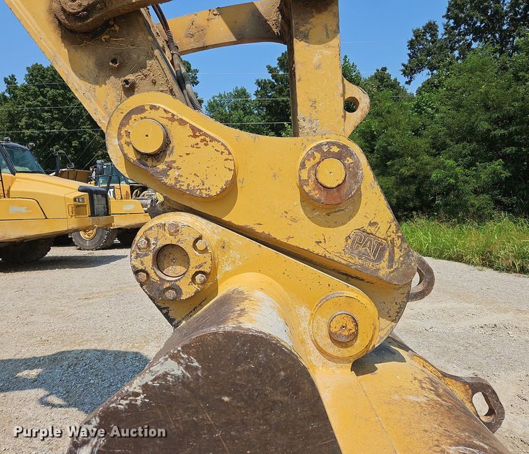image for item OJ9799 2018 Caterpillar  349FL excavator