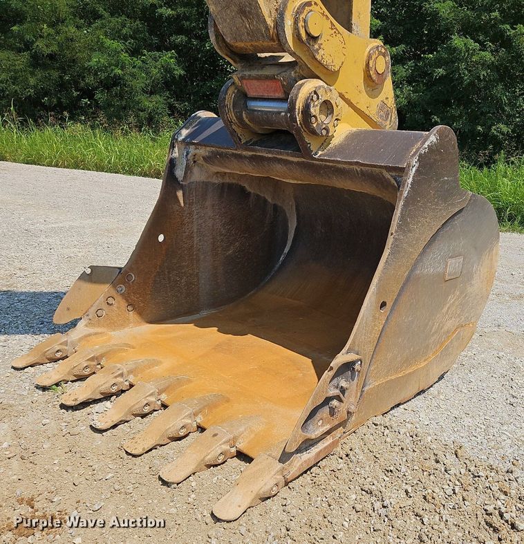 image for item OJ9799 2018 Caterpillar  349FL excavator