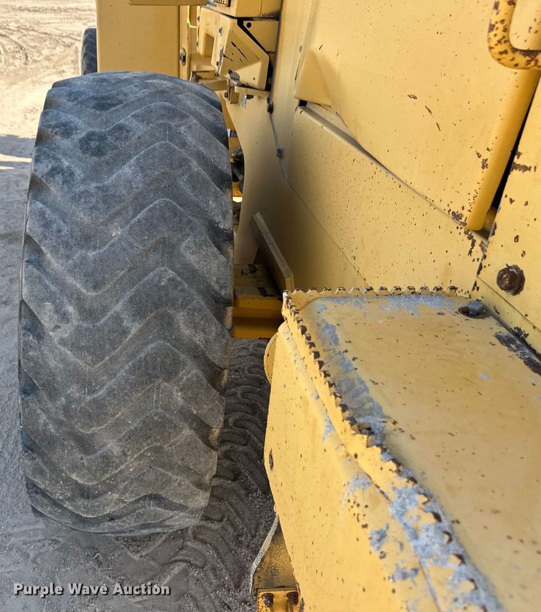 image for item OM9530 1994 John Deere 544G wheel loader