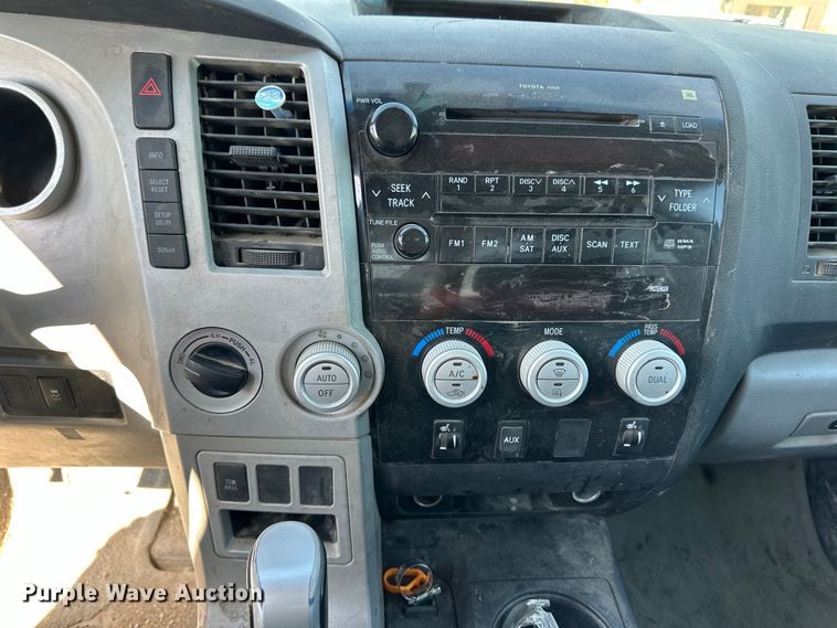 image for item OM9531 2007 Toyota Tundra Double Cab pickup truck