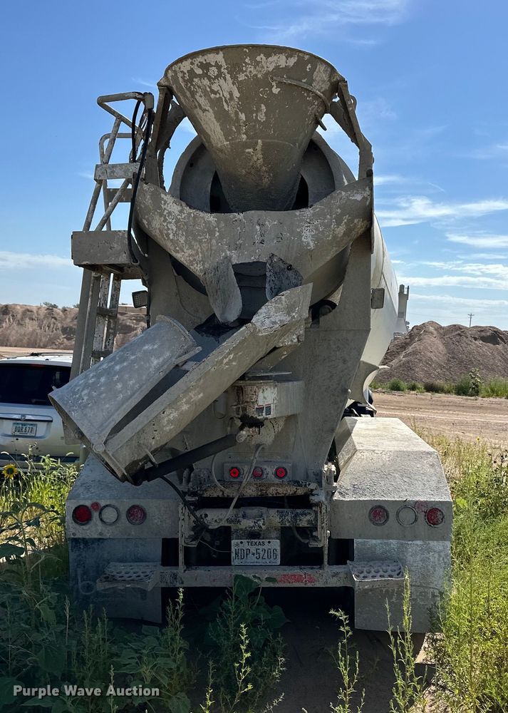 image for item OM9532 2012 Freightliner 114SD ready mix truck