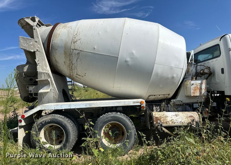 image for item OM9532 2012 Freightliner 114SD ready mix truck