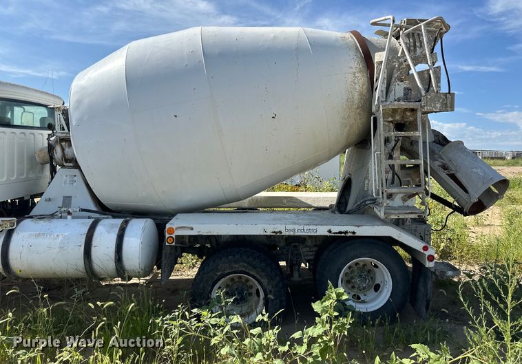 image for item OM9532 2012 Freightliner 114SD ready mix truck