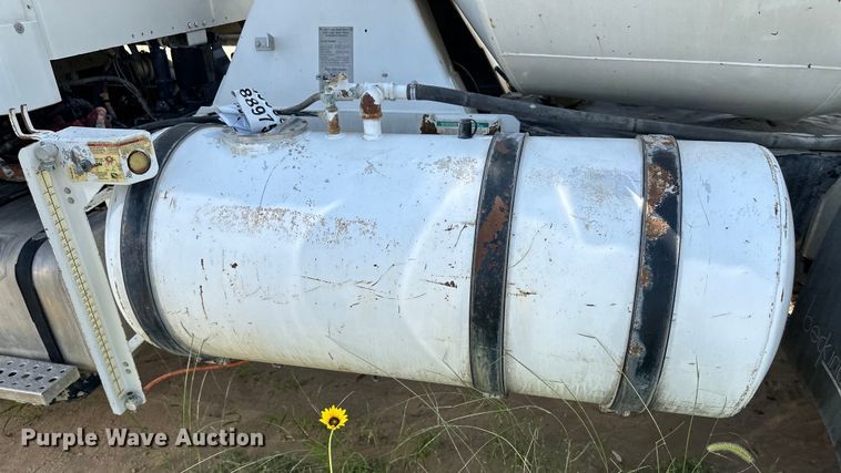 image for item OM9532 2012 Freightliner 114SD ready mix truck