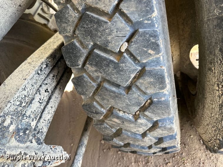 image for item OM9532 2012 Freightliner 114SD ready mix truck