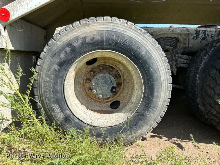 image for item OM9532 2012 Freightliner 114SD ready mix truck